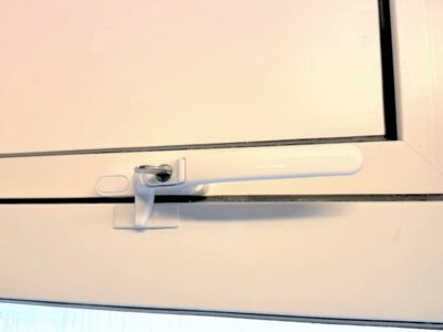 Replace gym window handles & keys in [city]