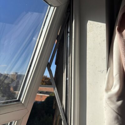 Replace window hinge in [city]