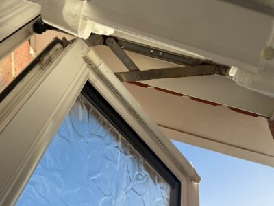 Faulty window hinge in [city]