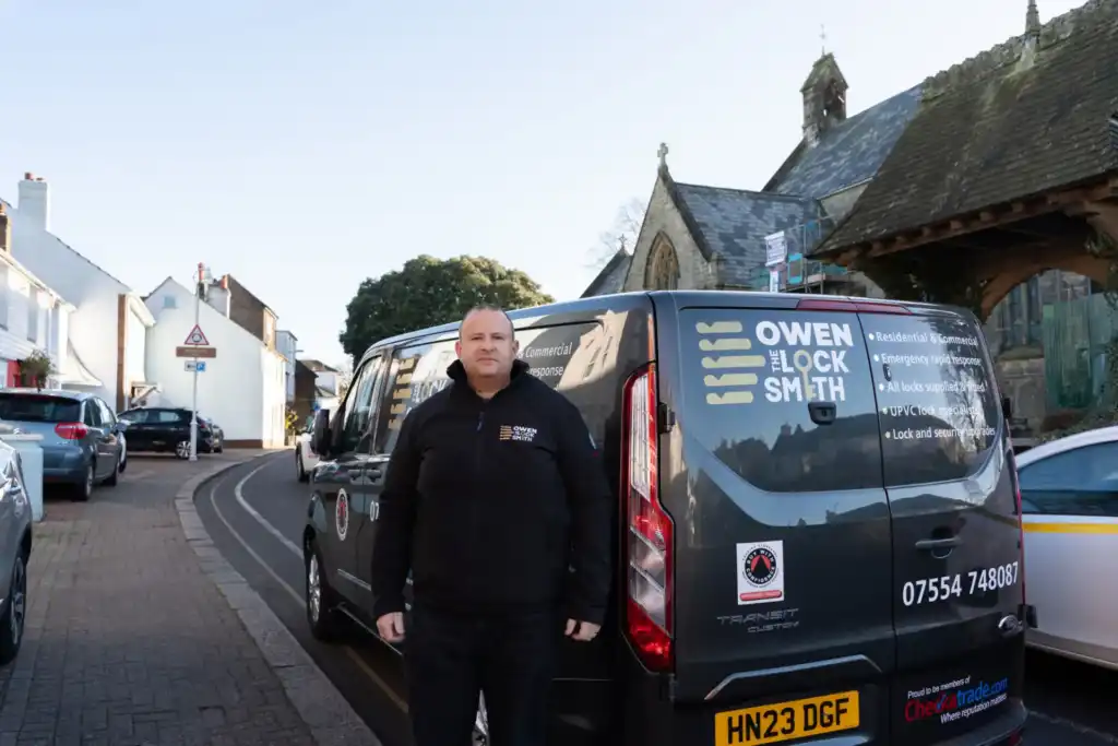 Hire lock fitting expert near Hurstpierpoint